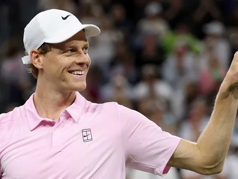 Sinner khuất phục "thần đồng" Fonseca, Arthur Fils nối nghiệp huyền thoại Yannick Noah