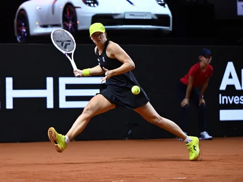 Swiatek khởi đầu mùa giải sân đất nện bằng chiến thắng thuyết phục