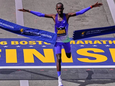 John Korir phá sâu kỷ lục giải chạy Boston Marathon