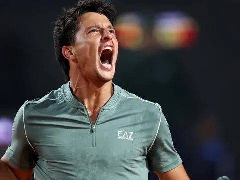 Hạ Jodar lúc rạng sáng, Darderi giành vé vào bán kết Rome Masters