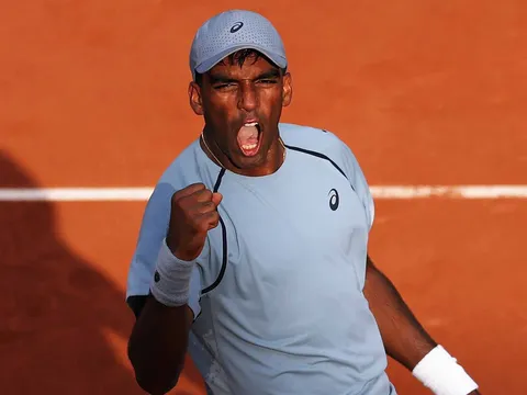 Basavareddy bất ngờ quật ngã Taylor Fritz ngày mở màn Roland Garros