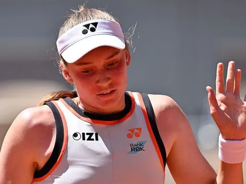 Rybakina “ngã ngựa” tại Roland Garros 2026