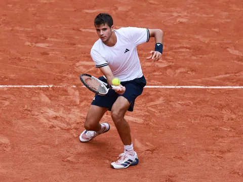 Jodar ngược dòng ngoạn mục vào tứ kết Roland Garros 2026
