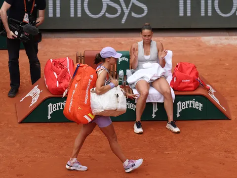 Loại Swiatek khỏi Roland Garros 2026, Kostyuk phá hỏng sinh nhật của cựu vô địch