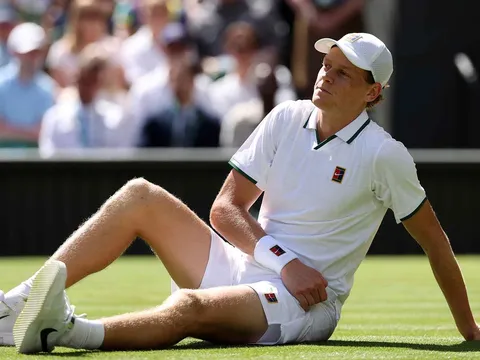 Sinner mở màn chật vật tại Wimbledon