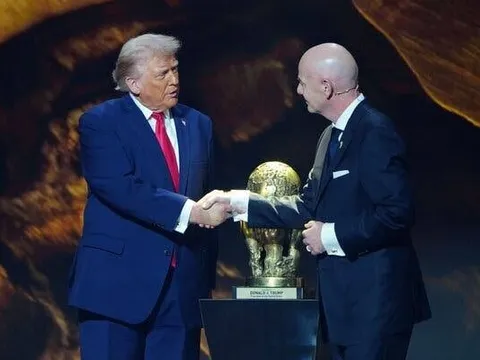 FIFA đình chỉ thẻ đỏ cho Balogun sau tác động từ Tổng thống Donald Trump