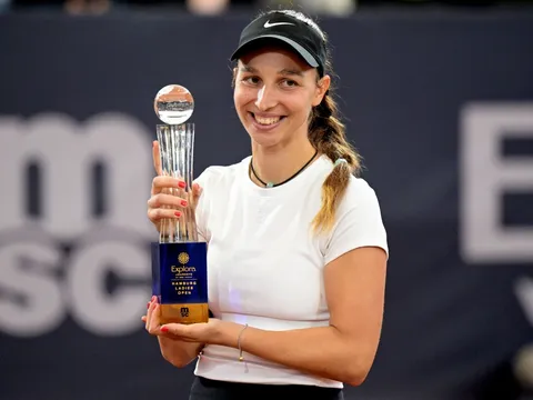 Korpatsch - tay vợt Đức đầu tiên đăng quang tại Hamburg kể từ thời Steffi Graf