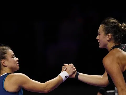 Sabalenka giành vé đầu tiên vào bán kết WTA Finals