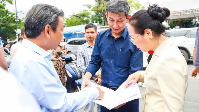 Bộ trưởng Lâm Thị Phương Thanh kiểm tra tổng duyệt Lễ phát động Phong trào toàn dân tập luyện thể thao