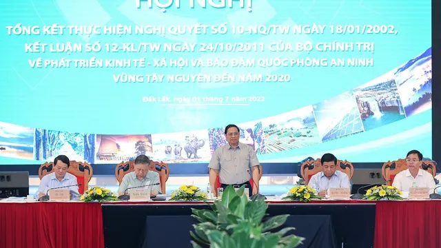 Chùm ảnh: Thủ tướng chủ trì Hội nghị tổng kết Nghị quyết số 10 và Kết luận số 12 của Bộ Chính trị về phát triển Tây Nguyên