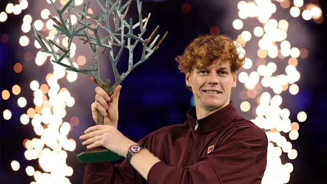 Sinner vô địch Paris Masters, chính thức trở lại vị trí số 1 thế giới