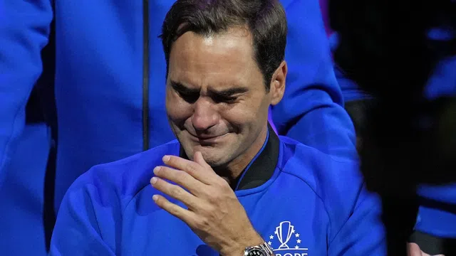 Federer và Nadal bật khóc sau trận đấu chia tay quần vợt