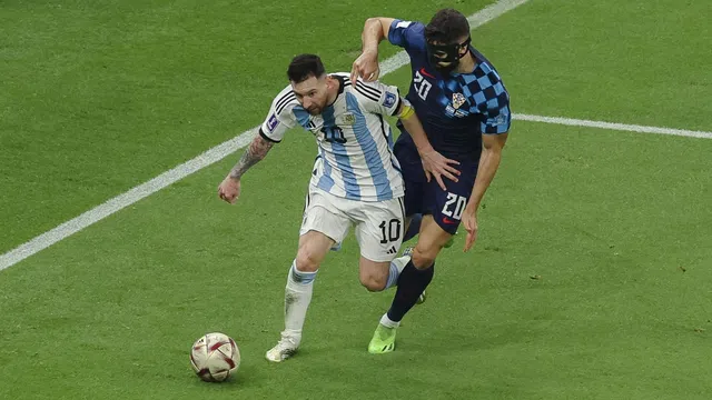 Messi “xoay điệu tango” quanh Gvardiol, kiến tạo bàn thắng cho Alvarez