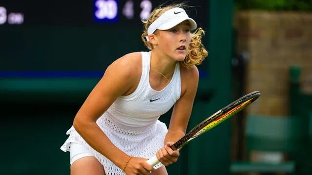 “Bông hồng Nga” 16 tuổi tiếp tục gây bất ngờ ở Wimbledon 2023