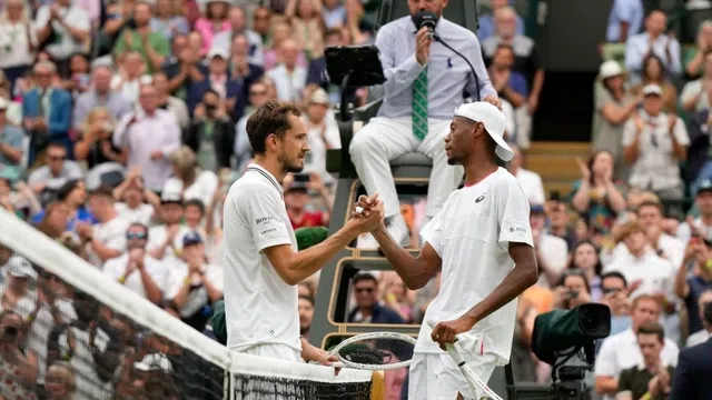 Wimbledon 2023: Thắng trong “cuộc chiến của các chú sếu vườn”, Medvedev vào bán kết gặp Alcaraz
