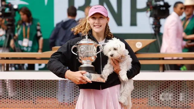 Chấm dứt hành trình cổ tích của Chwalinska, Andreeva vô địch Roland Garros