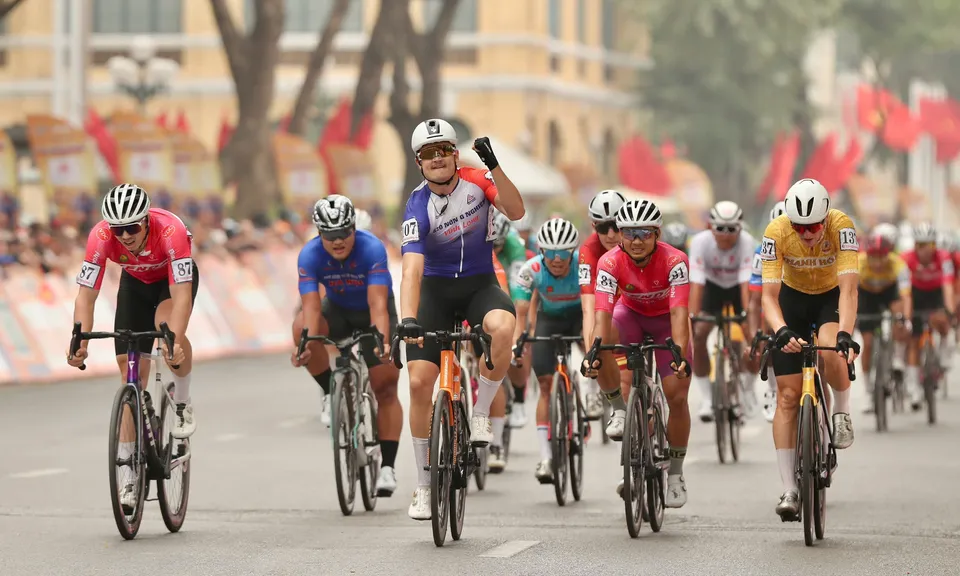 Patrick Patterson bùng nổ nước rút, mặc chiếc Áo vàng sau 3 chặng Cúp Truyền hình TP.HCM - Tôn Đông Á 2026