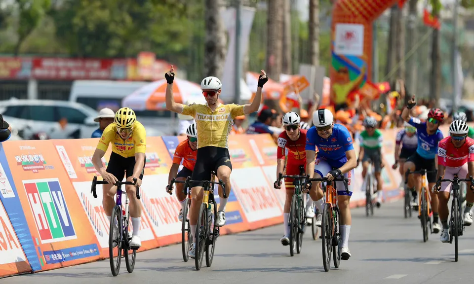Anton Popov mang về chiến thắng lịch sử chặng 6 cho xe đạp Thanh Hóa tại Cúp Truyền hình TP.HCM 2026