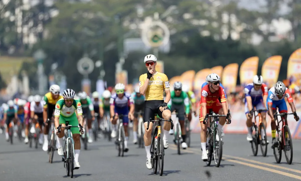 Cúp Xe đạp Truyền hình TP.HCM - HTV Tôn Đông Á 2026: Anton Popov thắng chặng 17, các danh hiệu tổng sắp không thay đổi